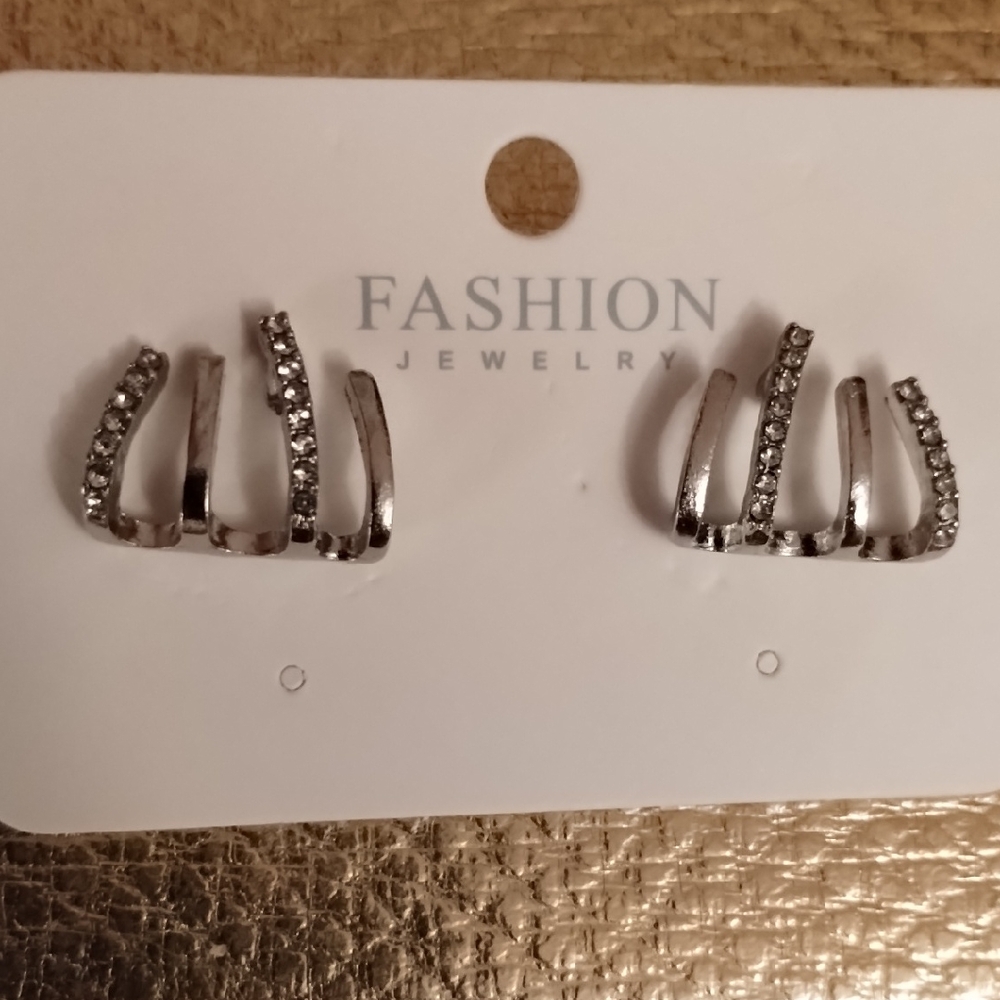One Piercing But Looks Like Multiple Silver Split Band Earrings